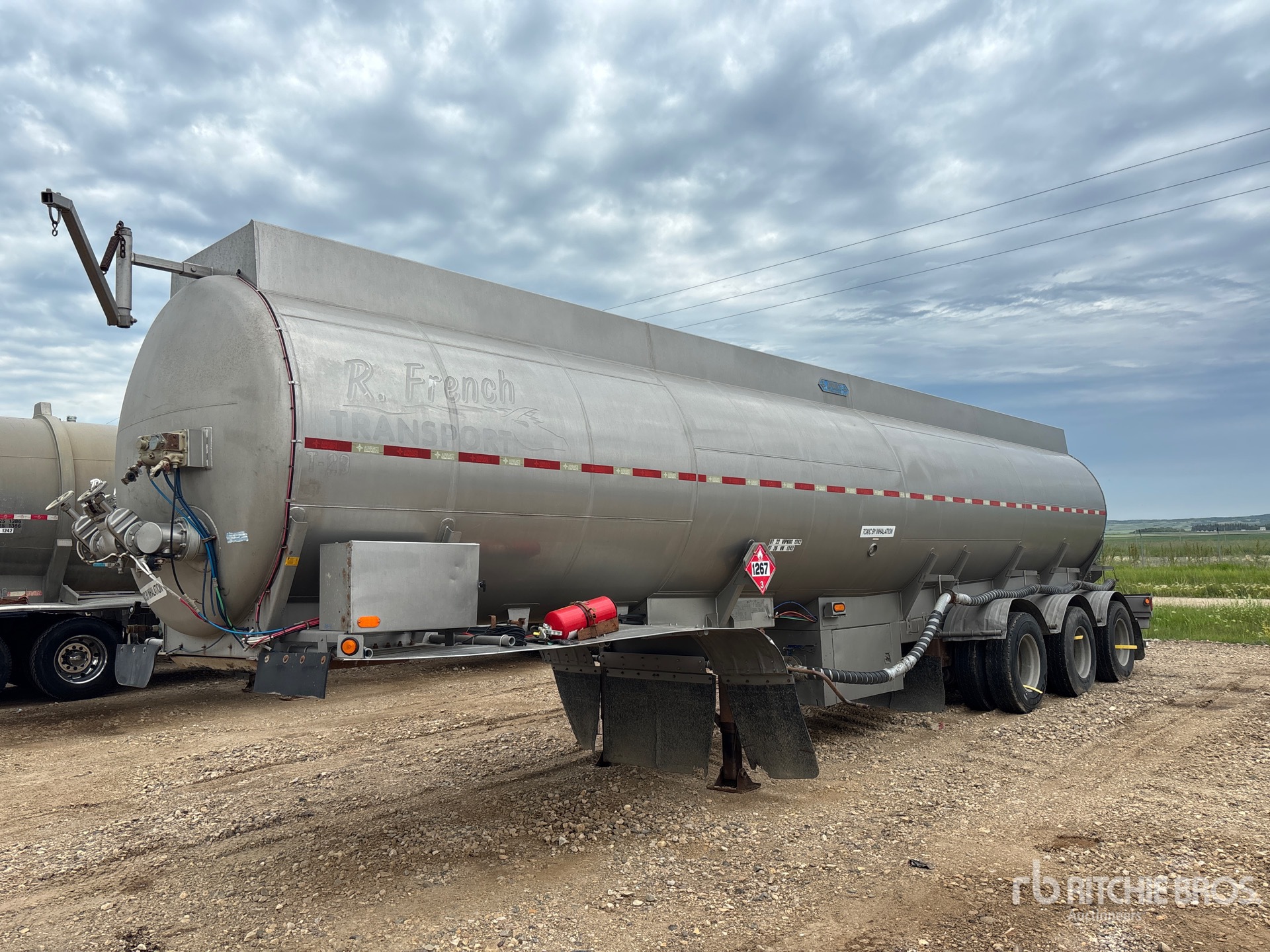 2012 Lazer Inox 37500 L Tri/A Tanker Trailer
