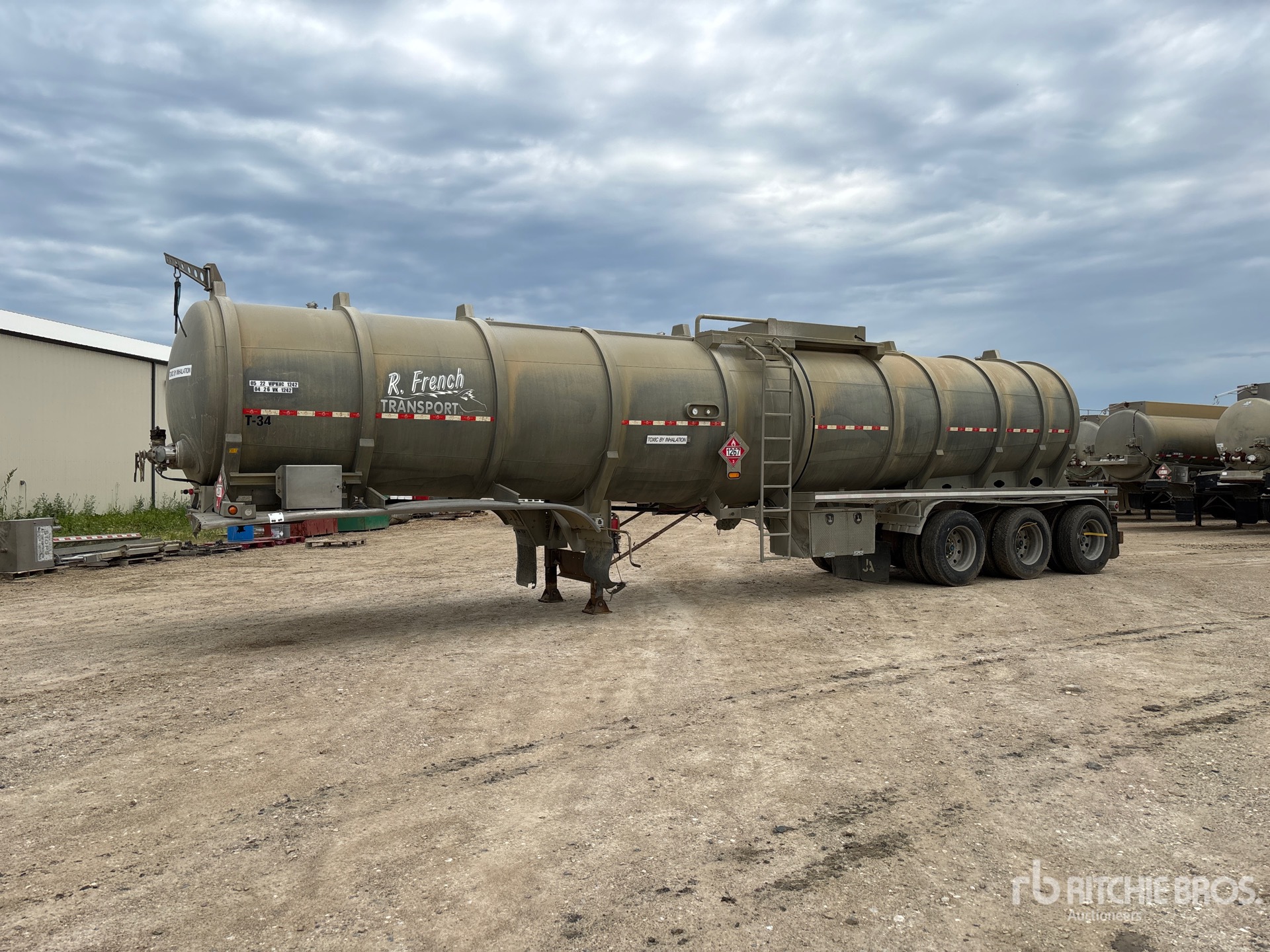 2012 Dragon 42000 L Tri/A Tanker Trailer