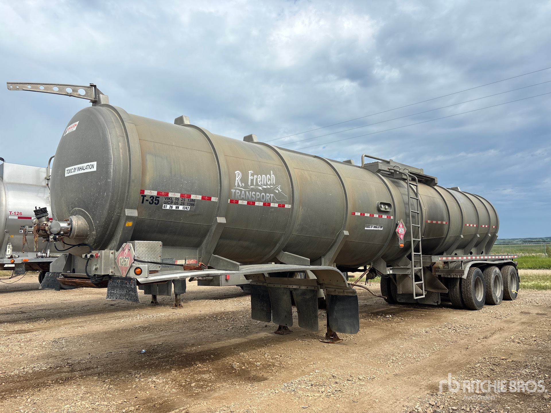 2013 Dragon 42000 L Tri/A Tanker Trailer