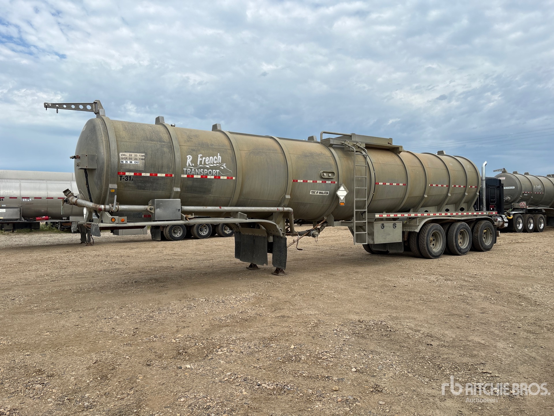 2013 Dragon 42000 L Tri/A Tanker Trailer