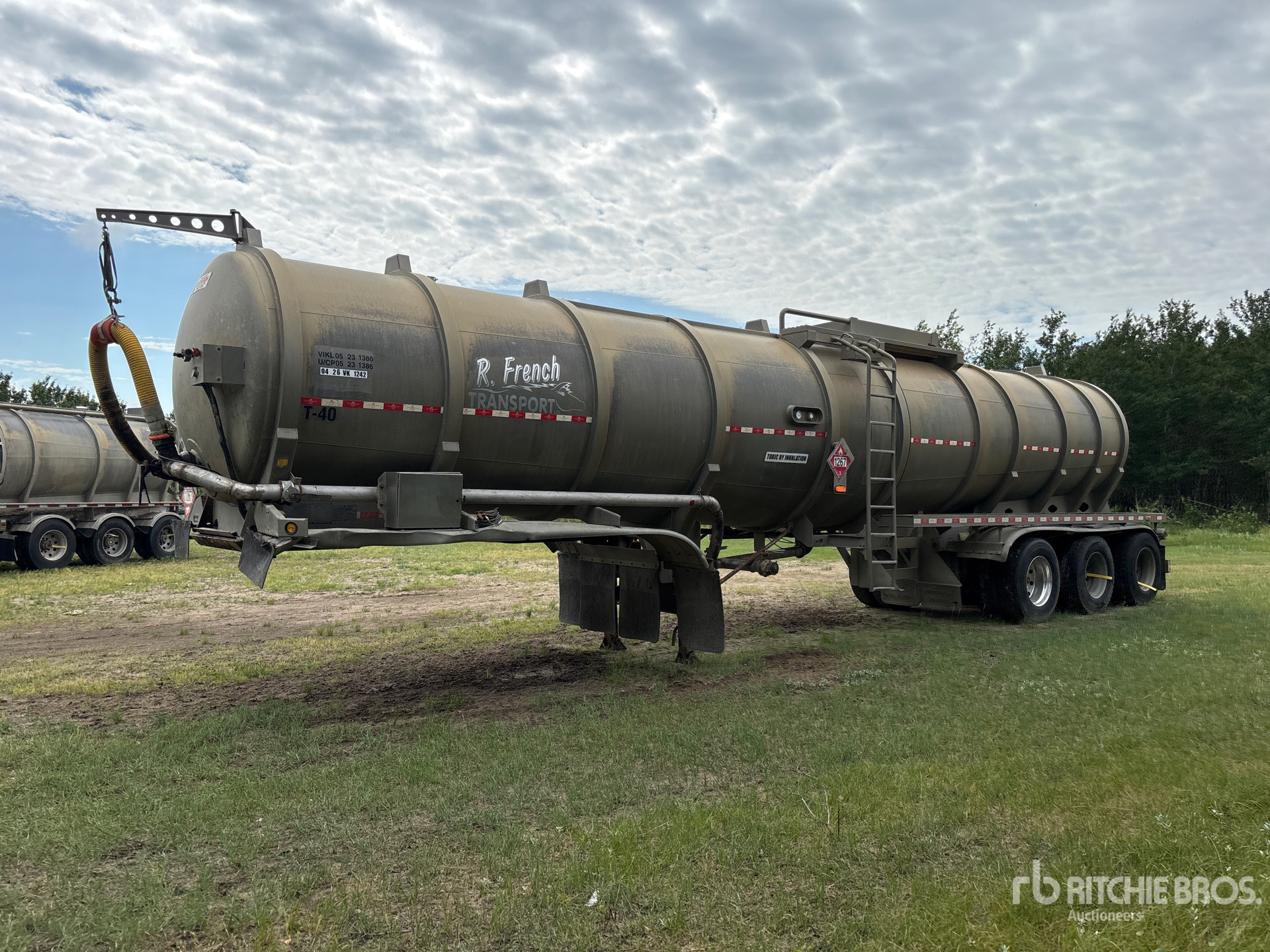 2013 Dragon 42000 L Tri/A Tanker Trailer