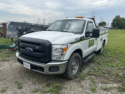 2015 Ford F-350 4x2 Camión Utilitario