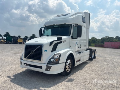 2016 Volvo VNL670 6x4 3- Achs Sattelzugmaschine mit Schlafkabine