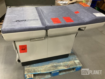 Midmark 404 Examination Table