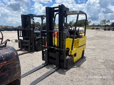 Cat T50D 5000 lb Pneumatic Tire Carrelli Elevatori