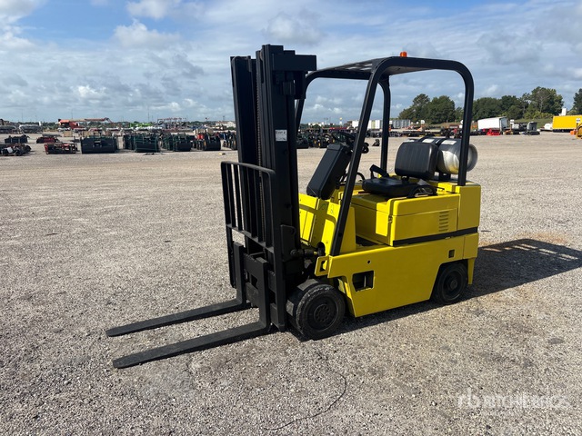 Cat T50D 5000 lb Pneumatic Tire Forklift