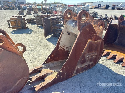 28 in Digging Excavator Bucket
