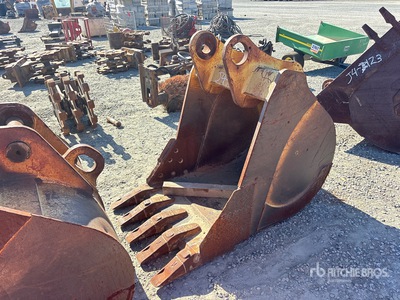 36 in Digging Excavator Bucket