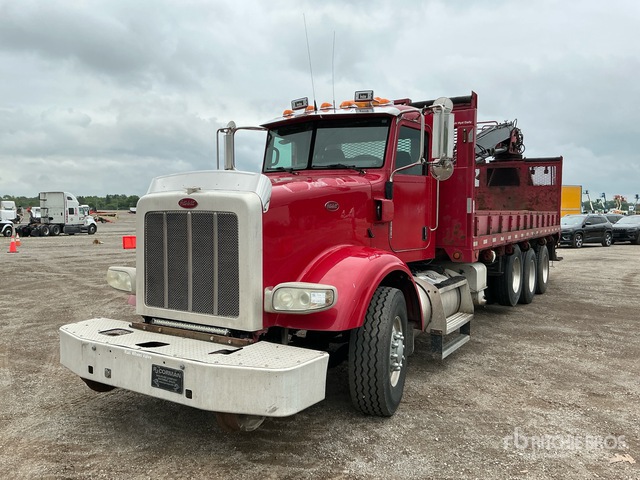 Knuckle Boom on 2010 Peterbilt 367 8x6 Grapple Truck