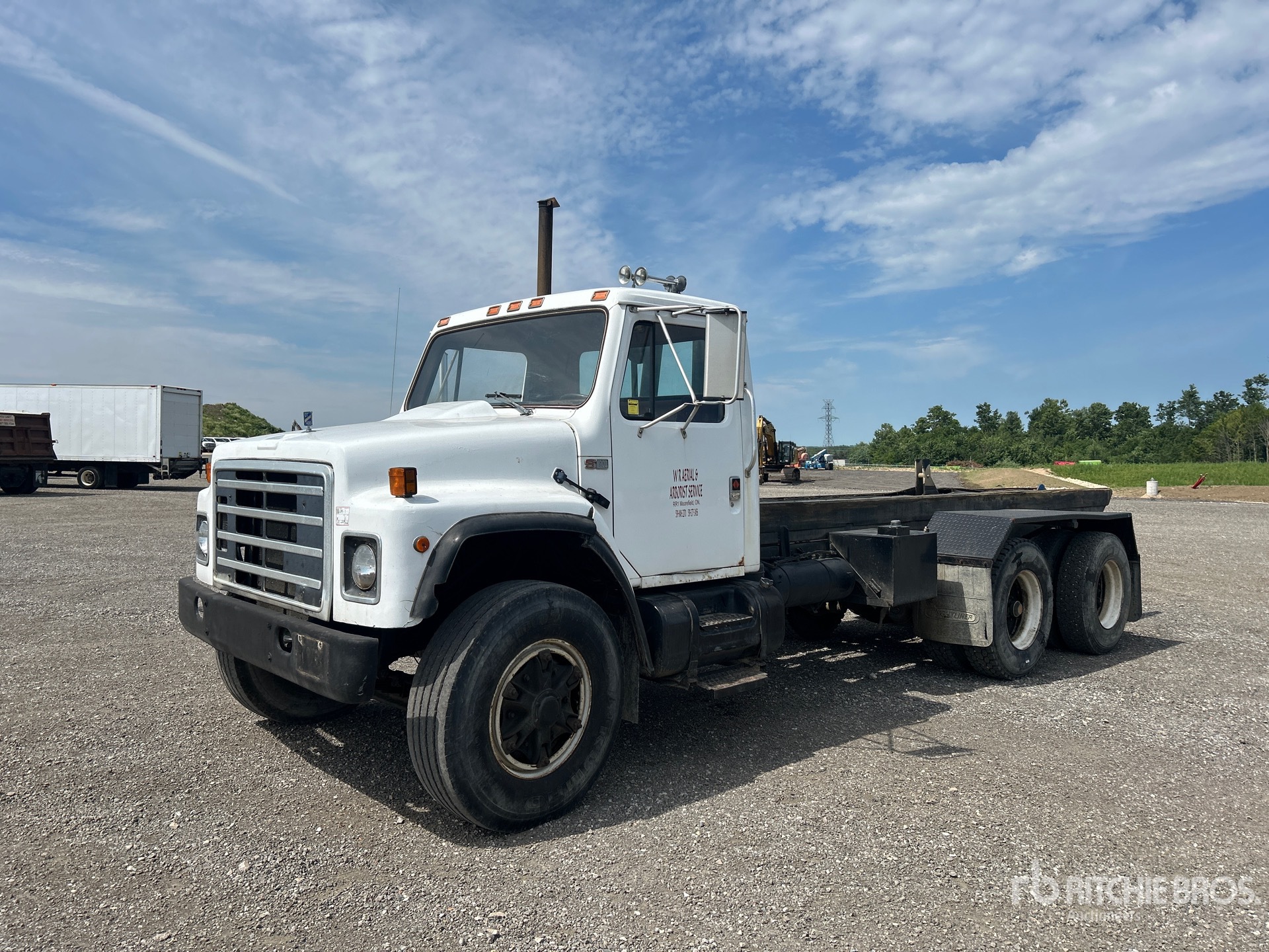1988 International F-1954 6x4 Roll-Off Truck