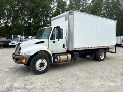 2018 International 4300 4x2 Furgoneta caja cerrada