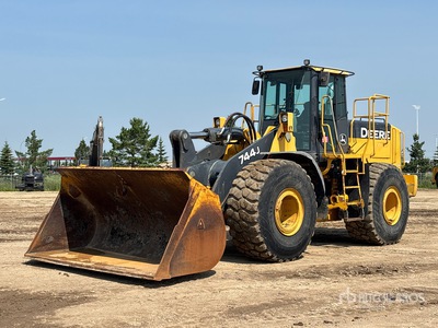 2004 John Deere 744J Wheel Loader