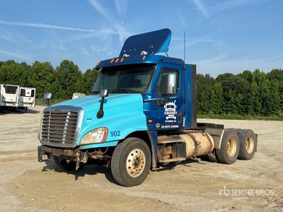 2014 Freightliner Cascadia 125 6x4 T/A Day Cab Truck Tractor