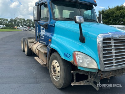 2014 Freightliner Cascadia 125 6x4 T/A Day Cab Truck Tractor