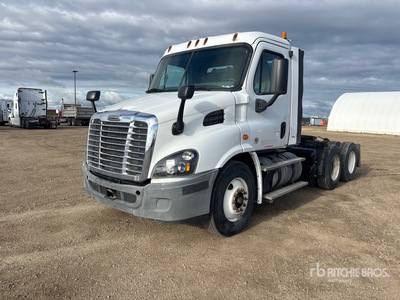 2016 Freightliner Cascadia 113 6x4 T/A Day Cab Truck Tractor