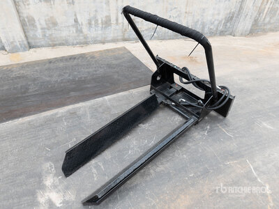 2026 GIYI GY-HCF57 57 in Skid Steer Horizontal Clamp Forks (Unused)