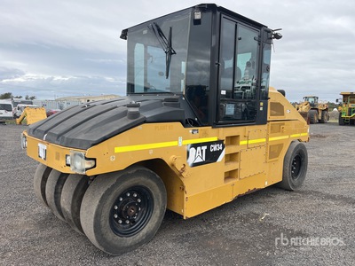 2013 Cat CW34 Pneumatic Roller