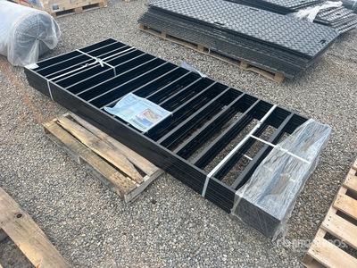 Quantity of (10) 7.9 ft x 3.3 ft Black Galvanized Clôture (Unused)