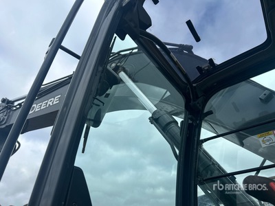 2024 John Deere 245 P-Tier Kettenbagger