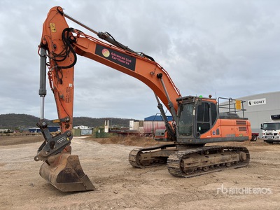 2017 Doosan DX340LC Tracked Excavator