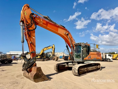 2017 Doosan DX340LC Tracked Excavator