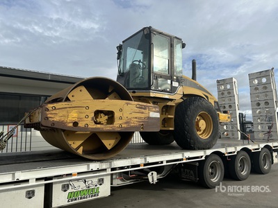 Cat CS563E Smooth Drum Compactor
