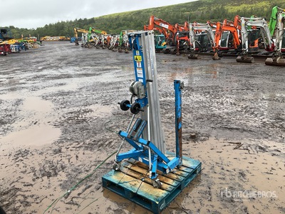 2019 Genie SLA-15 Montacargas de material