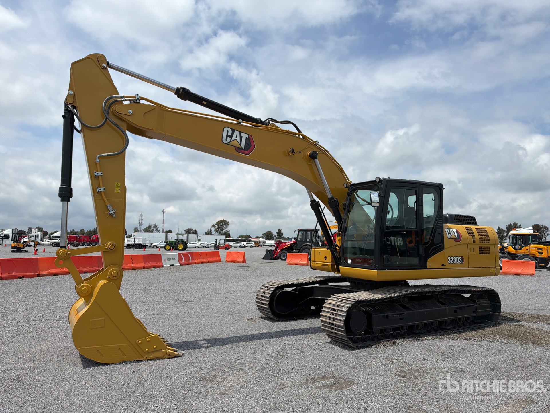 2025 Cat 323D3 Excavadora Hidraulica / Tracked Excavator