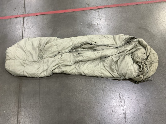 (28) Sleeping Bags