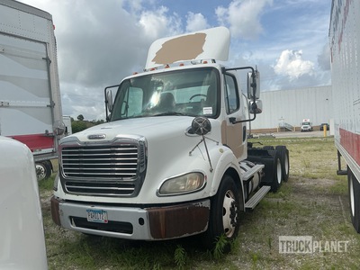 2017 Freightliner M2112 6x4 Ciągnik siodłowy T/A z kabiną dzienną