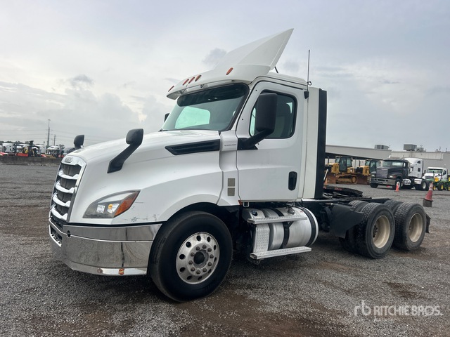 2018 Freightliner Cascadia 126 6x4 T/A Day Cab Truck Tractor