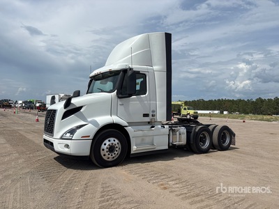 2023 Volvo VNR300 6x4 Cabeza Tractora Cabina Corta