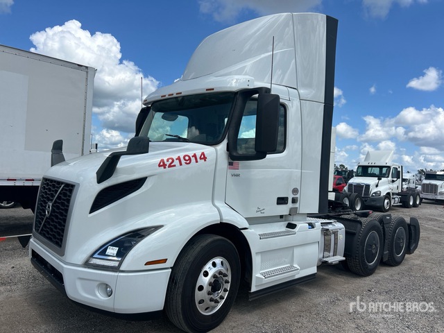 2022 Volvo VNR300 6x4 T/A Day Cab Truck Tractor