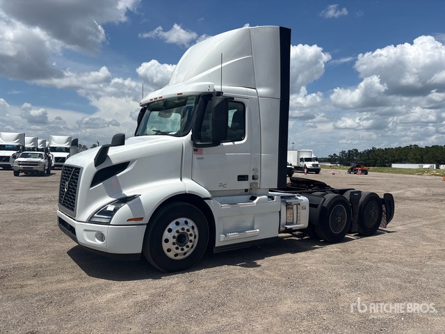 2022 Volvo VNR300 6x4 T/A Day Cab Truck Tractor