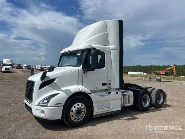 2022 Volvo VNR300 6x4 T/A Day Cab Truck Tractor