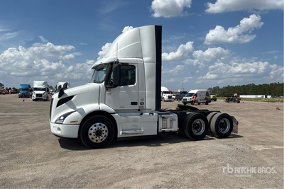 2022 Volvo VNR300 6x4 Cabeza Tractora Cabina Corta