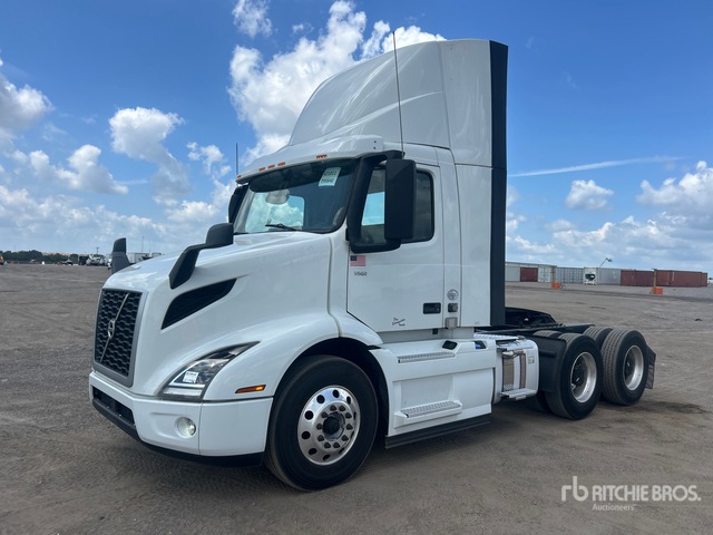 2023 Volvo VNR300 6x4 T/A Day Cab Truck Tractor