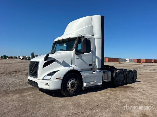 2022 Volvo VNR300 6x4 T/A Day Cab Truck Tractor