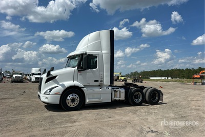 2022 Volvo VNR300 6x4 Cabeza Tractora Cabina Corta