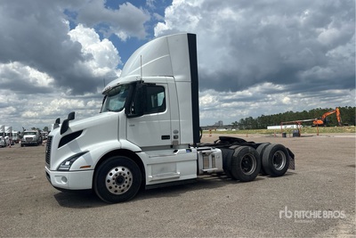 2022 Volvo VNR300 6x4 Cabeza Tractora Cabina Corta