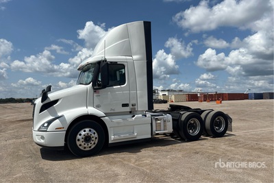 2022 Volvo VNR300 6x4 Cabeza Tractora Cabina Corta