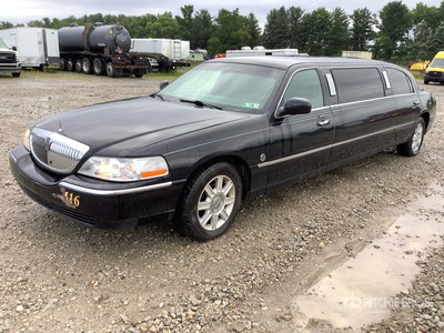 2006 Lincoln Town Car Executive Limousine