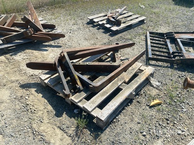 Quantity of (4) 48 in Fork Tines