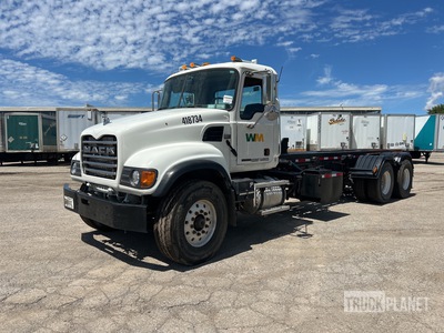 2004 Mack CV700 6x4 Roll-Off Truck