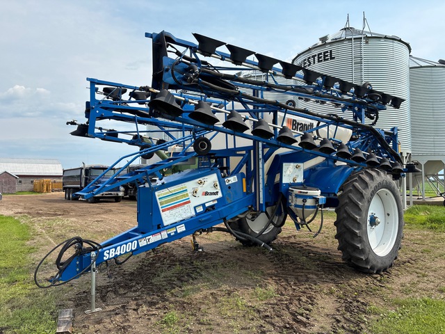 2009 Brandt SB4000 100 ft S/A 1600 Gal Pull-Type Sprayer 2009 Brandt SB4000 100 ft S/A 1600 Gal Pull-Type Sprayer