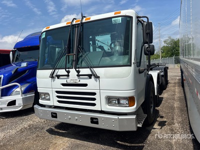 2010 American LaFrance Condor 8x6 Twin-Steer Hooklift Truck (Inoperable)