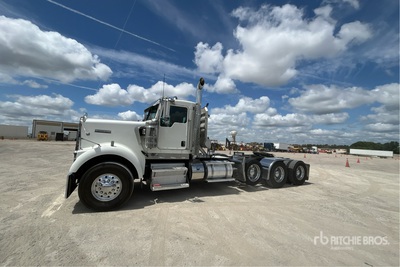 2012 Kenworth W900 8x4 トラックトラクター（Tri/A）