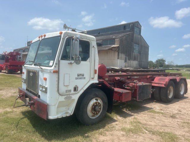 1994 Peterbilt 320 6x4 Roll-Off Truck 1994 Peterbilt 320 6x4 Roll-Off Truck