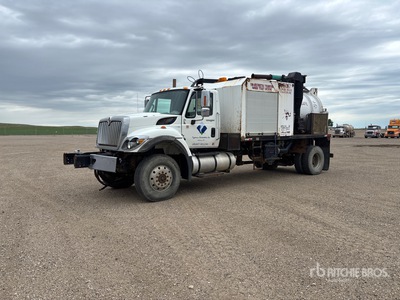 2012 AmeriVac MV700 on 2013 International 7400 4x4 Saugbagger-Lkw