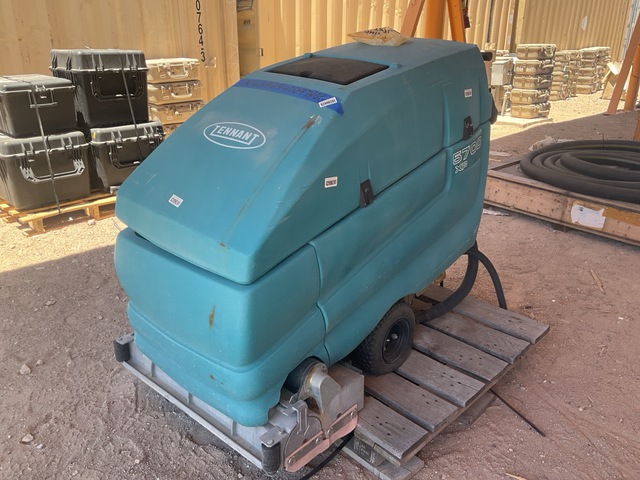 Tennant 5700 XP Floor Scrubber